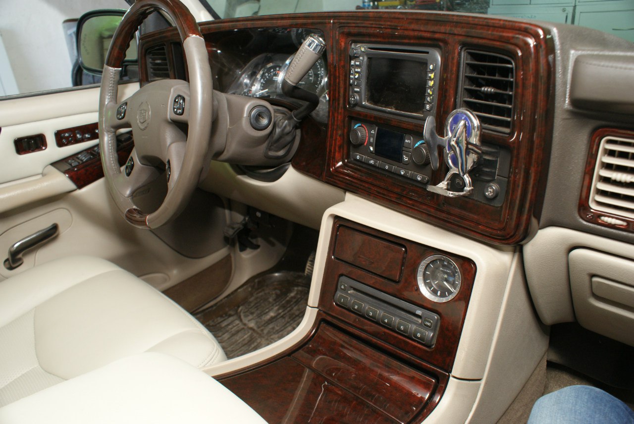 Перетяжка салона Cadillac Escalade